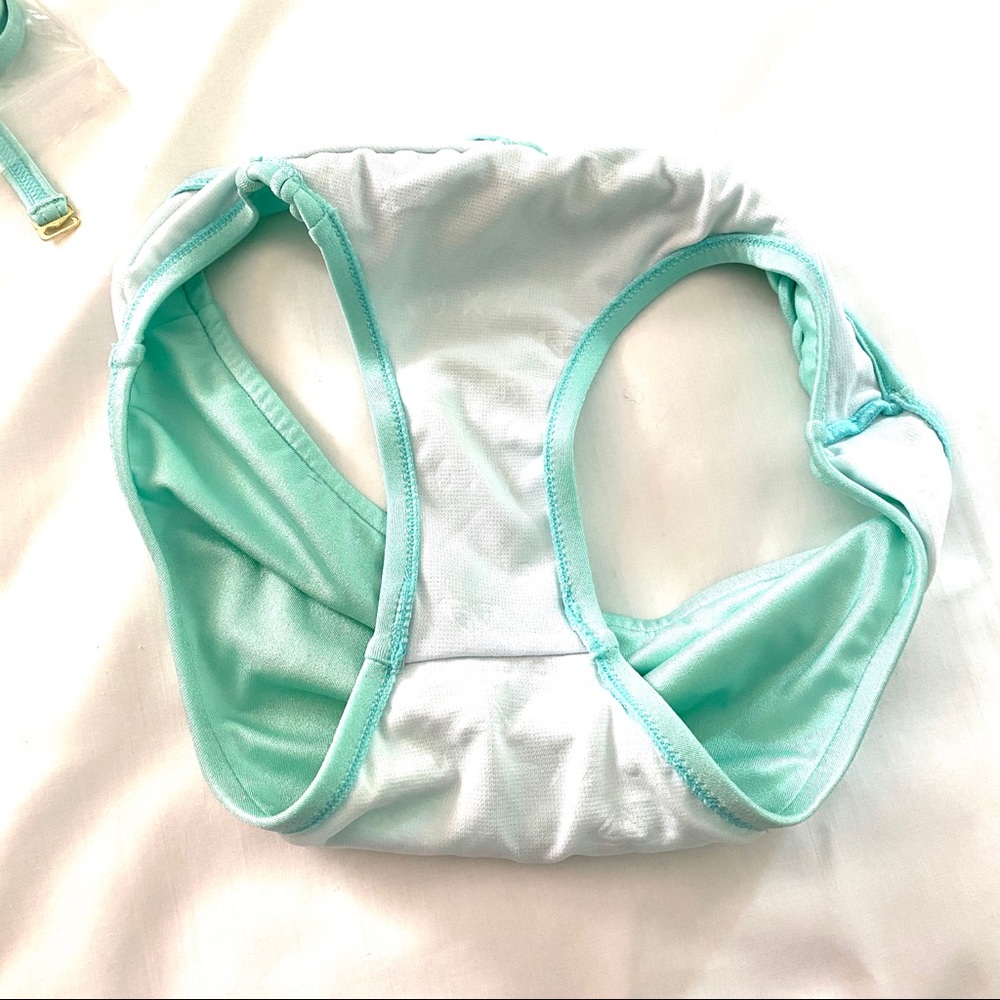SOLD! 💚Roxy Bikini Set - Picture 6 of 7